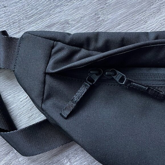 Everlane The ReNew Transit Fanny Pack Black - Picture 4 of 7